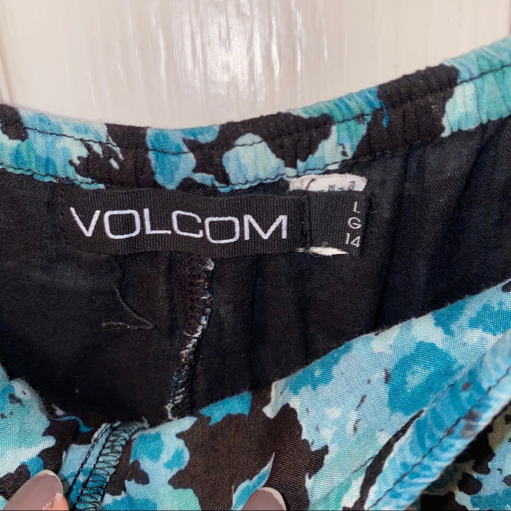 VOLCOM Floral Shorts - Picture 4 of 5